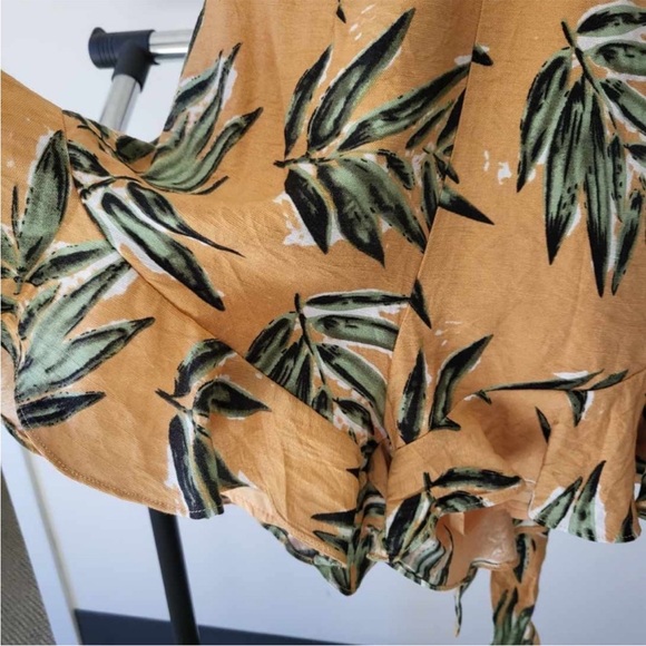 Backless Orange/Peach Romper - Picture 3 of 4